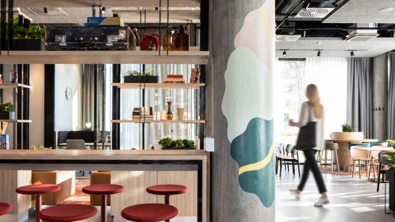 Bright and welcoming common areas at Noli Myyrmäki.